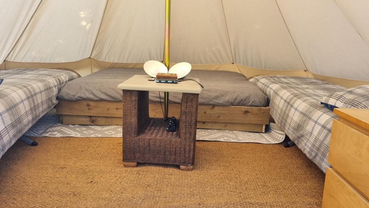 Route 47 Glamping Bell Tents Cross Hands Esterno foto